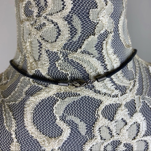 🌈  Color-Changing Mood Necklace 🌈 - Picture 8 of 8